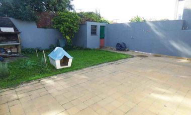 Casa 3 ambientes en venta F.Varela jardín y garage