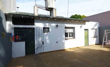 Casa 3 ambientes en venta F.Varela jardín y garage