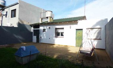 Casa 3 ambientes en venta F.Varela jardín y garage
