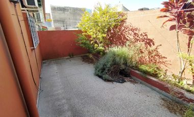 Hermoso PH con dos patios y cochera en Wilde