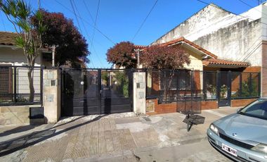 Hermoso PH con dos patios y cochera en Wilde
