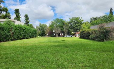Lote en venta en Barrio Privado Los Pilares OPOR !