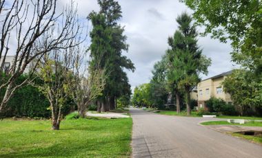 Lote en venta en Barrio Privado Los Pilares OPOR !