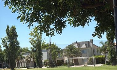 Lote en venta en Barrio Privado Los Pilares OPOR !
