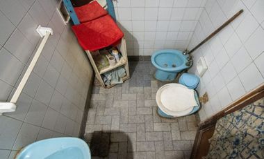 REMAX Vende Casa a Refaccionar en Monte Vera.