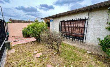 VENTA CASA 4 AMBIENTES MORENO