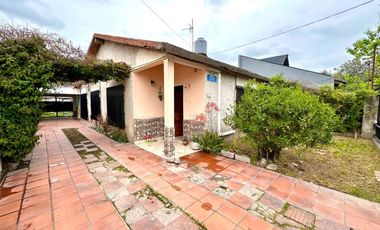 VENTA CASA 4 AMBIENTES MORENO