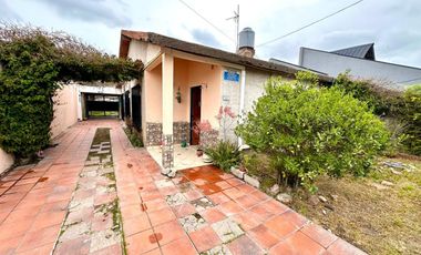 VENTA CASA 4 AMBIENTES MORENO