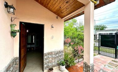 VENTA CASA 4 AMBIENTES MORENO