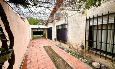 VENTA CASA 4 AMBIENTES MORENO
