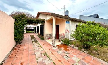 VENTA CASA 4 AMBIENTES MORENO