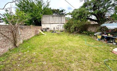 VENTA CASA 4 AMBIENTES MORENO