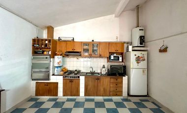 VENTA CASA 4 AMBIENTES MORENO