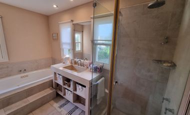 Alquiler Casa  5 amb Bo. Septiembre Lote Central