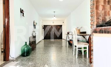 VENTA Casa 4 dorm - B Centro Oeste - Larrea 600