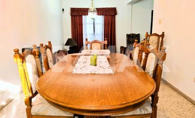 VENTA Casa 4 dorm - B Centro Oeste - Larrea 600