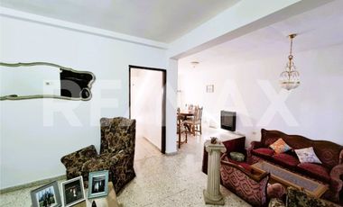 VENTA Casa 4 dorm - B Centro Oeste - Larrea 600