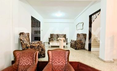 VENTA Casa 4 dorm - B Centro Oeste - Larrea 600