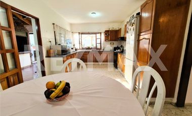 VENTA Casa 4 dorm - B Centro Oeste - Larrea 600
