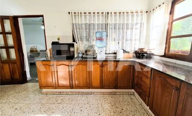 VENTA Casa 4 dorm - B Centro Oeste - Larrea 600