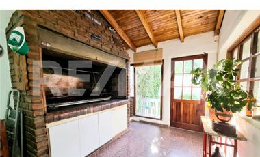 VENTA Casa 4 dorm - B Centro Oeste - Larrea 600