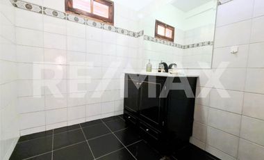 VENTA Casa 4 dorm - B Centro Oeste - Larrea 600