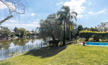 Casa en Barrio Barrancas del Lago, al lago central