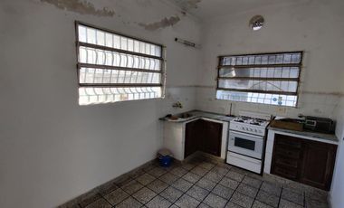 VENTA CASA 3 AMB. BERNAL -PATIO- GARAGE- TERRAZA