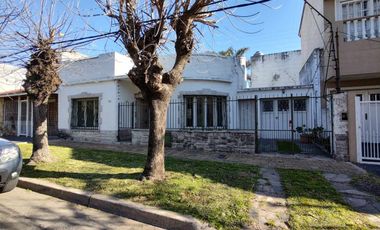 VENTA CASA 3 AMB. BERNAL -PATIO- GARAGE- TERRAZA