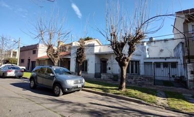 VENTA CASA 3 AMB. BERNAL -PATIO- GARAGE- TERRAZA