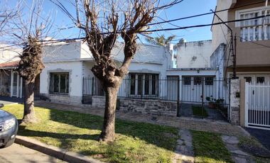 VENTA CASA 3 AMB. BERNAL -PATIO- GARAGE- TERRAZA
