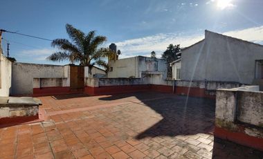 VENTA CASA 3 AMB. BERNAL -PATIO- GARAGE- TERRAZA