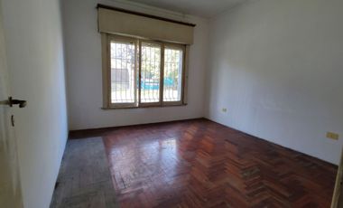 VENTA CASA 3 AMB. BERNAL -PATIO- GARAGE- TERRAZA