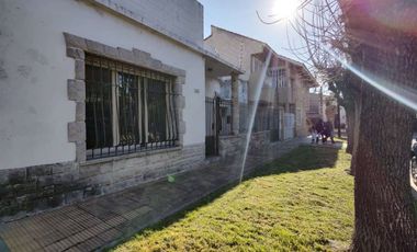 VENTA CASA 3 AMB. BERNAL -PATIO- GARAGE- TERRAZA