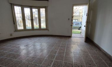 VENTA CASA 3 AMB. BERNAL -PATIO- GARAGE- TERRAZA