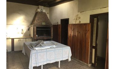 VENTA CASA  5 AMB. PILETA BERNAL