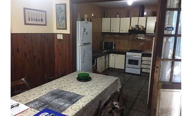 VENTA CASA  5 AMB. PILETA BERNAL