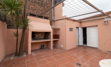 Casa amplia en venta con departamento interno