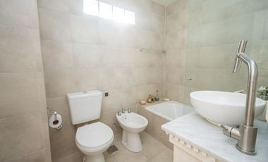 Departamento semipiso 2 dormitorios baño piso 14