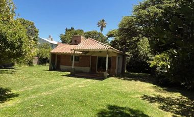 Venta casa 5 ambientes Miramar con jardin