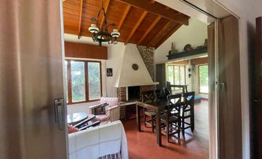 Venta casa 5 ambientes Miramar con jardin