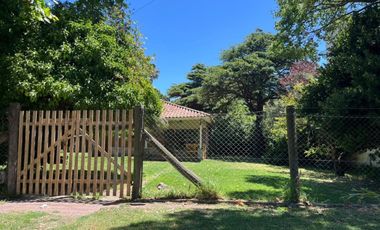 Venta casa 5 ambientes Miramar con jardin