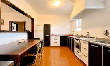 VENTA CASA 4 AMBIENTES MECHONGUE CON JARDIN