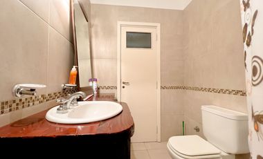 VENTA CASA 4 AMBIENTES MECHONGUE CON JARDIN