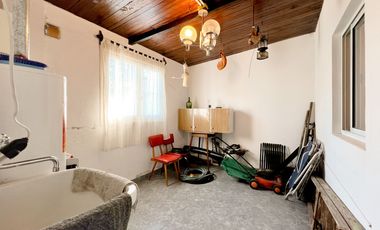 VENTA CASA 4 AMBIENTES MECHONGUE CON JARDIN