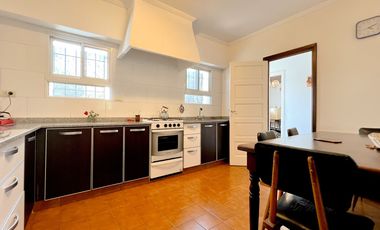 VENTA CASA 4 AMBIENTES MECHONGUE CON JARDIN