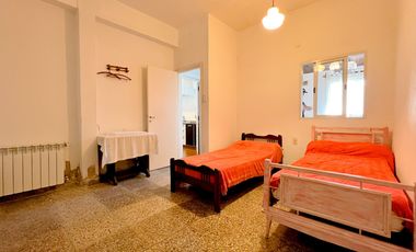 VENTA CASA 4 AMBIENTES MECHONGUE CON JARDIN