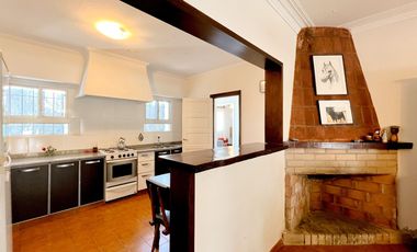 VENTA CASA 4 AMBIENTES MECHONGUE CON JARDIN