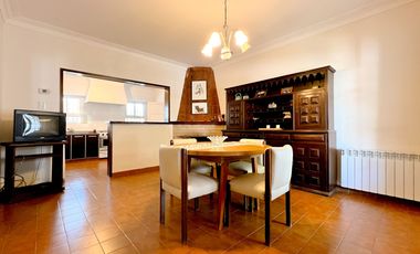 VENTA CASA 4 AMBIENTES MECHONGUE CON JARDIN