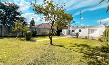 VENTA CASA 4 AMBIENTES MECHONGUE CON JARDIN